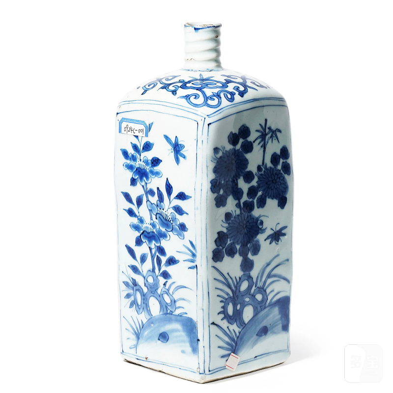 明晚期青花花蝶纹四方瓶-多宝古瓷宝典